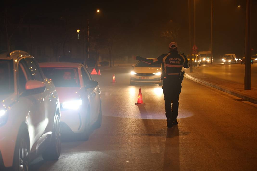 Konya'da daha önce alkolden ehliyetini kaptırmıştı!  Sürücü belgesi iptal edildi, 37 bin lira ceza aldı 3